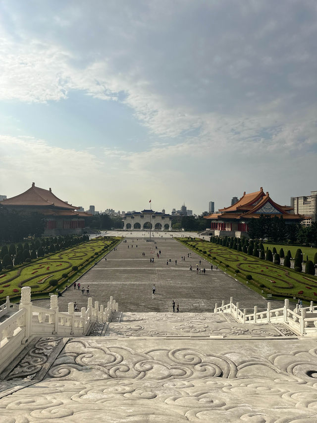 หอรำลึกเจียงไคเช็ค:⛩️Chiang Kai shek memorial hall