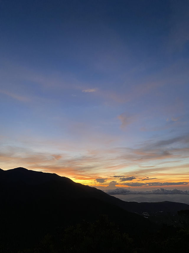 🇲🇾 Sunrise Majesty: A Hike up Maragang Hill, Sabah