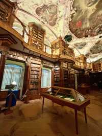 【瑞士】St. Gallen聖加侖修道院：瑞士最美的圖書館和巴洛克式大教堂 I 春天好去處