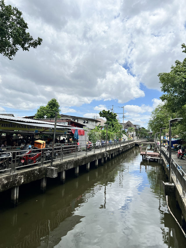 ตลาดน้ำบางน้ำผึ้ง บางกระเจ้า