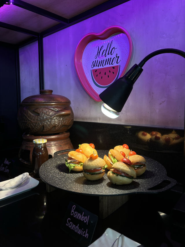 Moxy Bandung โรงแรมสไตล์โมเดิร์นใน Bandung