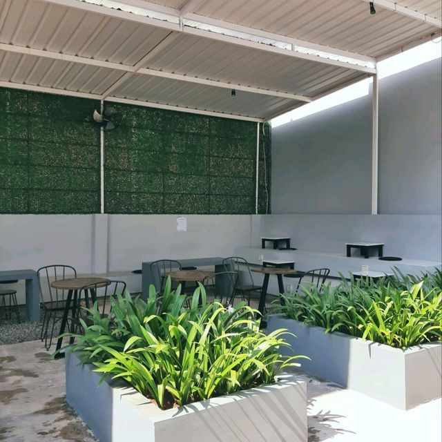I STOPPED BY RUMU COFFEE, WHICH HAS A JAPANESE INSPIRED CONCEPT