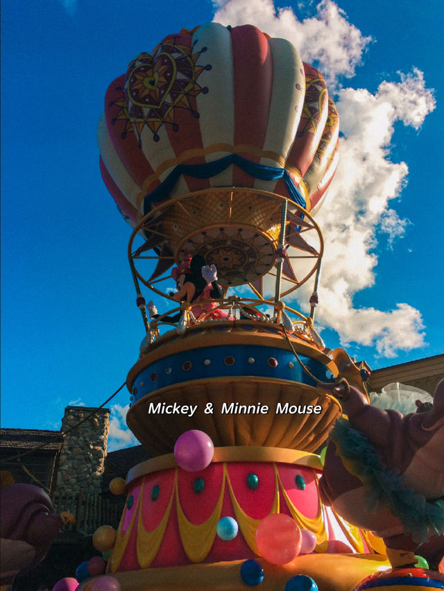 Watching the Parade at Magic Kingdom, WDW 🏰🇺🇸