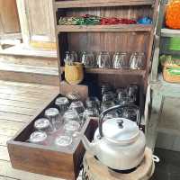 อัมพวา บ้านพักเรือนเสน่หา ริมคลอง 