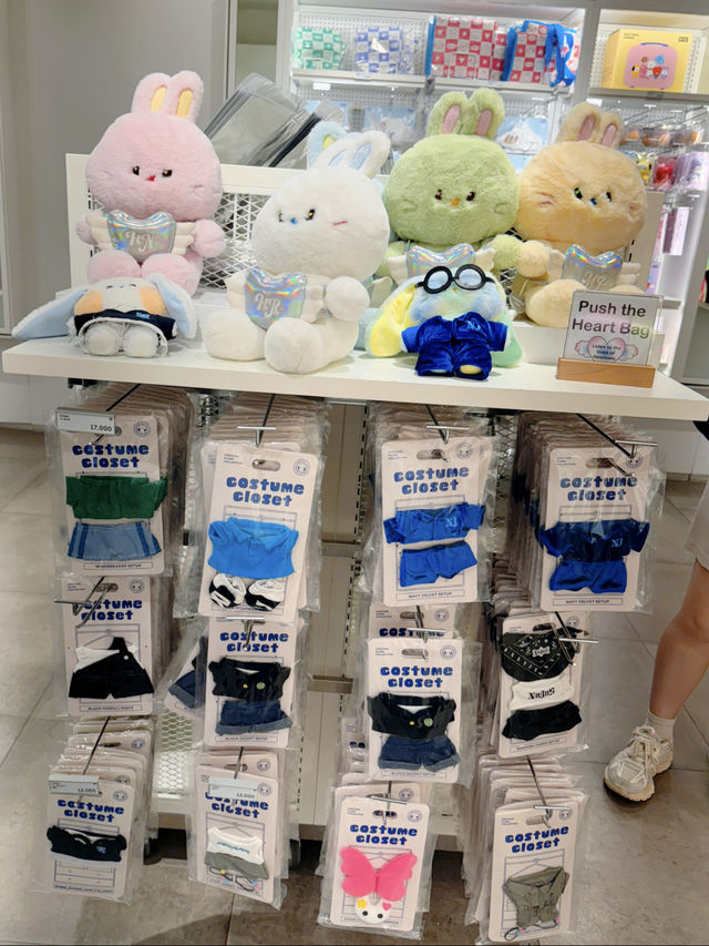 【韓国】NewJeansのグッズがいっぱい🐰👖🤍日本ではなかなか手に入らないグッズも…🫣🇰🇷