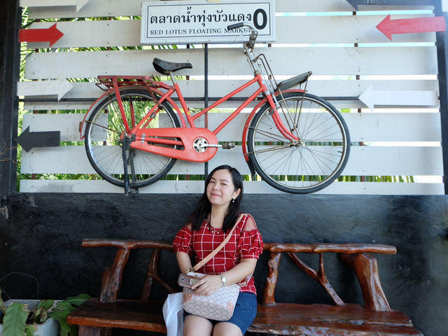 ตลาดน้ำทุ่งบัวแดง นครปฐม