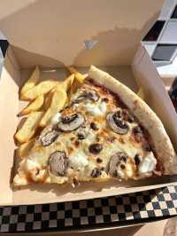 ร้านพิซซ่าใน USJ : Louie's N.Y. Pizza Parlor