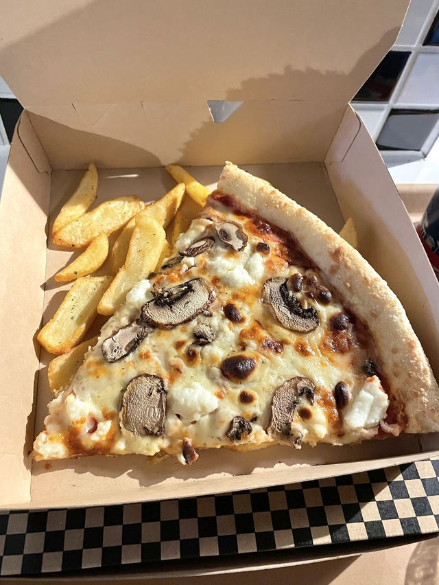 ร้านพิซซ่าใน USJ : Louie's N.Y. Pizza Parlor