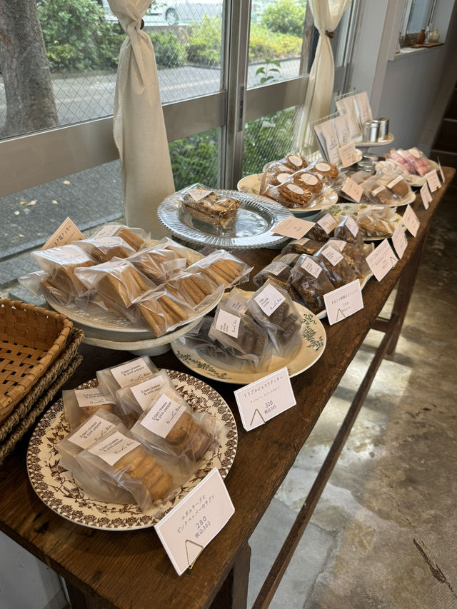 【福岡カフェ】三角のビルの中にある焼き菓子が美味しいカフェ🍩