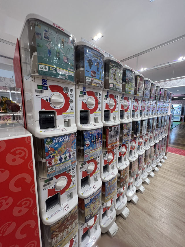 【横浜】見たことないガチャガチャばかり！通称ガシャポンのデパート！