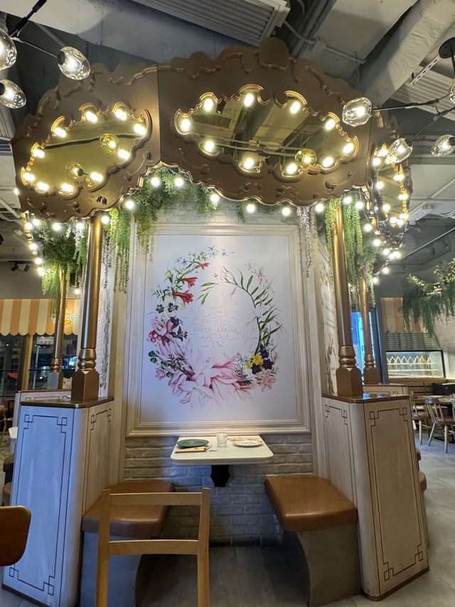 筲箕灣充滿童真嘅旋轉木馬主題餐廳🎠 