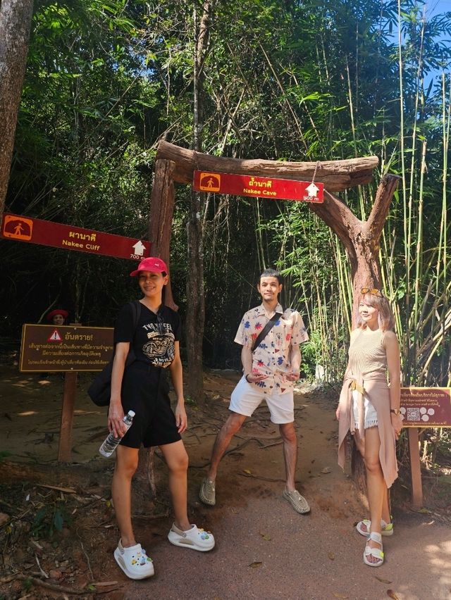 ถ้ำนาคี  เศรียรพญานาคทั้ง 9  นครพนม