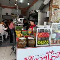 ชู้ลาวชู้รส ส้มตำสูตรลาว ที่เอาใจคนกรุงไปเต็มๆ