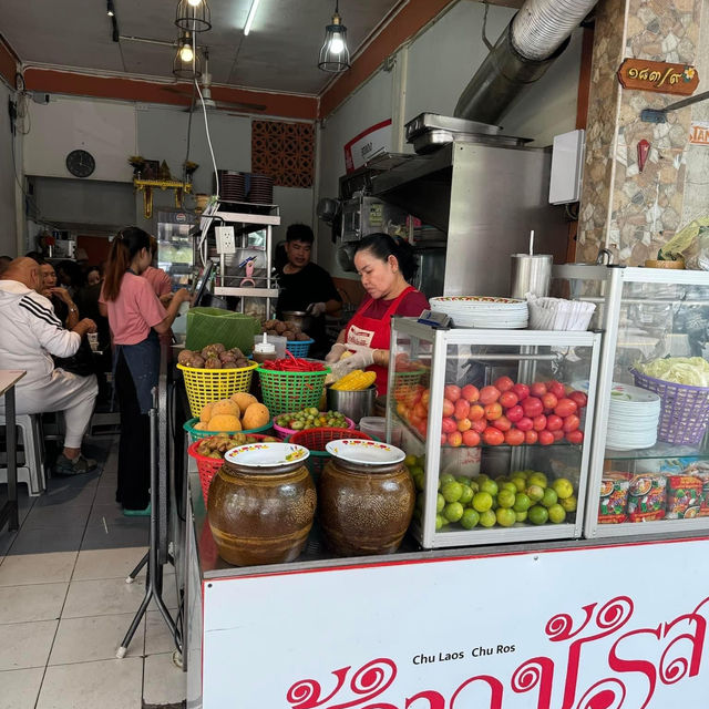 ชู้ลาวชู้รส ส้มตำสูตรลาว ที่เอาใจคนกรุงไปเต็มๆ