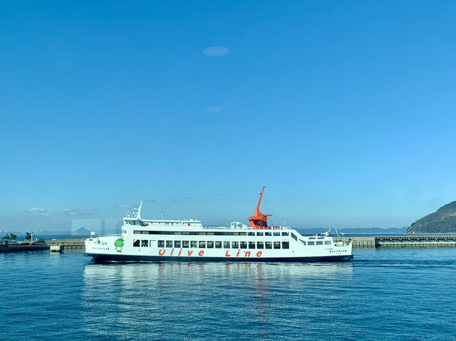 小豆島搭船-瀨戶內海的美景，湛藍的海面，令人心情愉悅