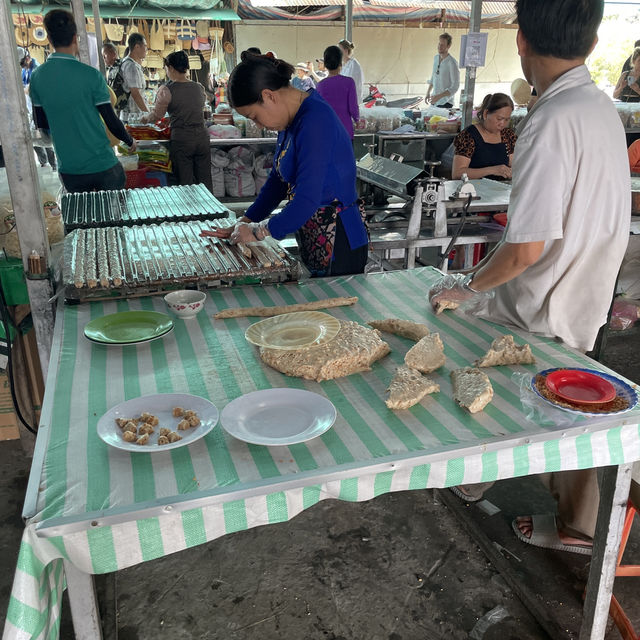 A Scenic Boat Ride to Thoi Son Island with Local Delights!