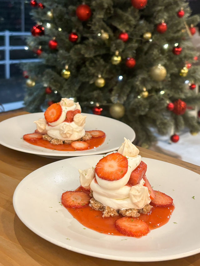 【福岡カフェ】クリスマスツリーがかわいい！福岡の人気カフェ！