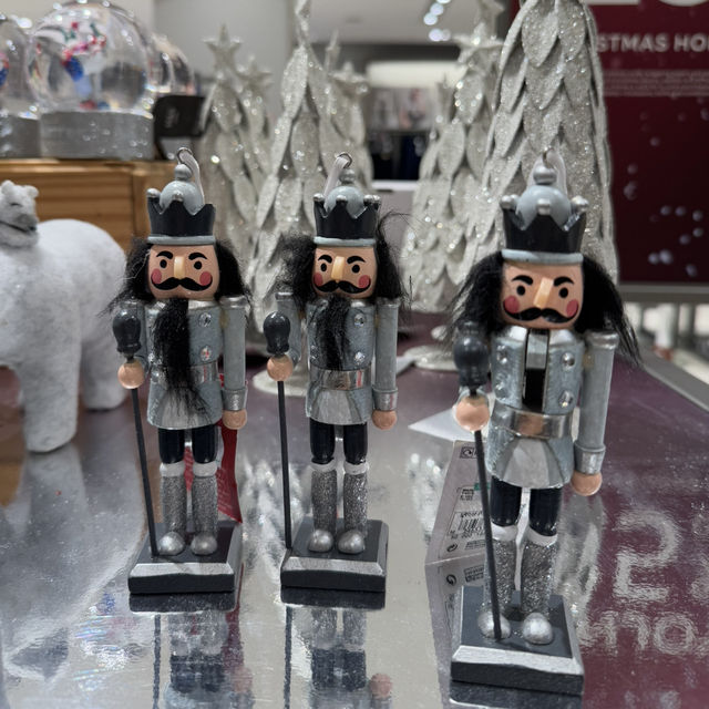 Christmas Cheer at M&S: Festive Shopping Done Right! 🎅🎁