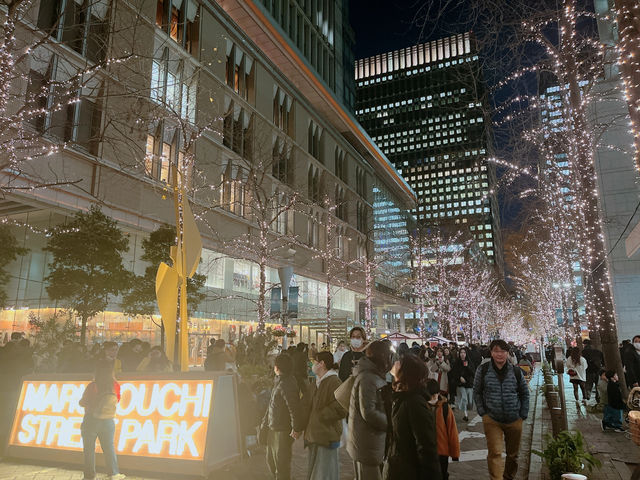 【東京】シャンパンゴールドに輝く丸の内
