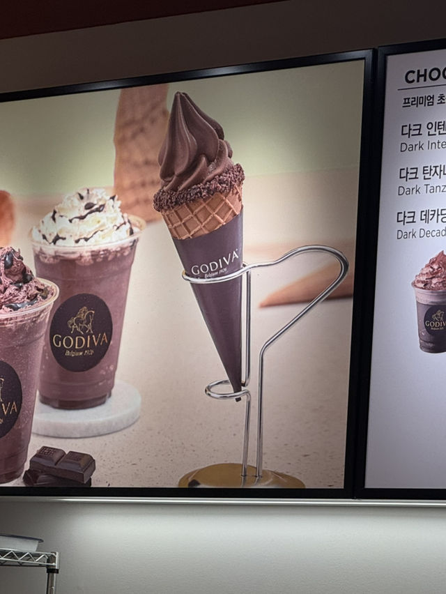 韓国/ソウル【新村】GODIVA bakery