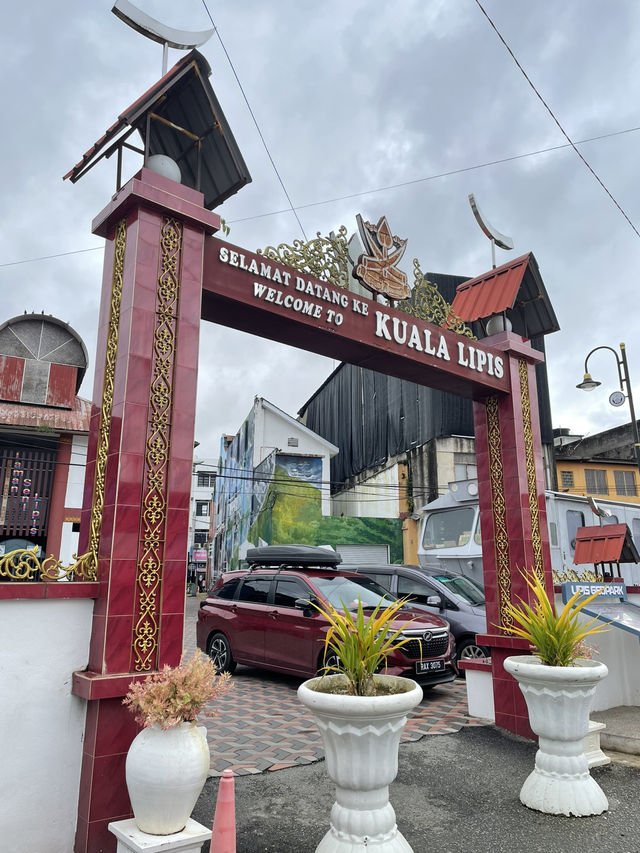 The best breakfast at Kuala Lipis train station 