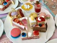Strawberry Meets Paris at Lounge O❤️