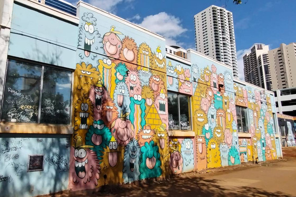 ウォールアート ハワイ】カラフルなウォールアート💖カカアコ ウォールアート