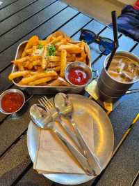 Camping Theme Cafe - The nomads