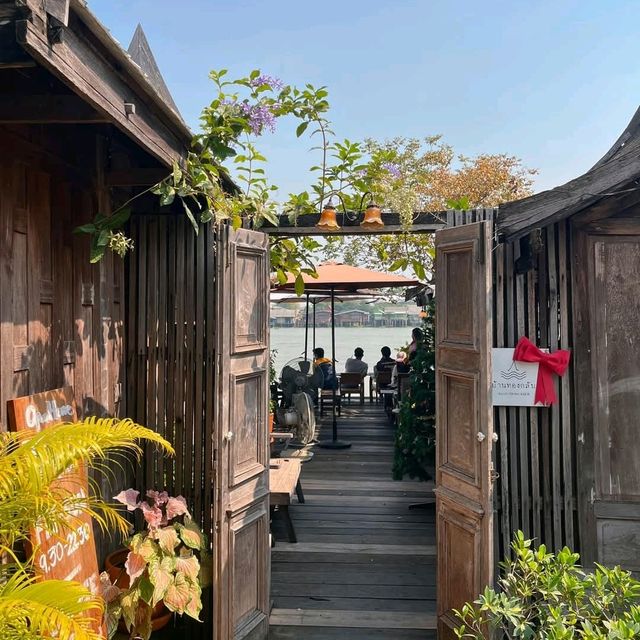 Baan Thong Krub บ้านทองกลับ 