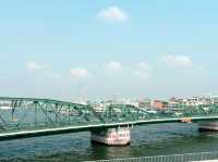 泰國曼谷著名橋景點：Phra Phutthayotfa Bridge。適合拍照打卡了觀光旅遊！ 