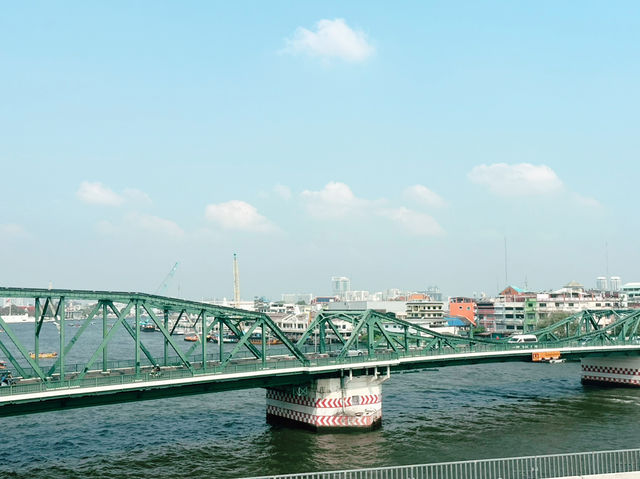 泰國曼谷著名橋景點：Phra Phutthayotfa Bridge。適合拍照打卡了觀光旅遊！ 