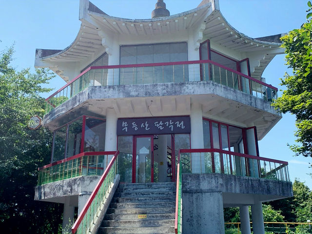 Mudeungsan Mountain in Gwangju, South Korea 🇰🇷 Mudeungsan Mountain in Gwangju, South Korea 🇰🇷