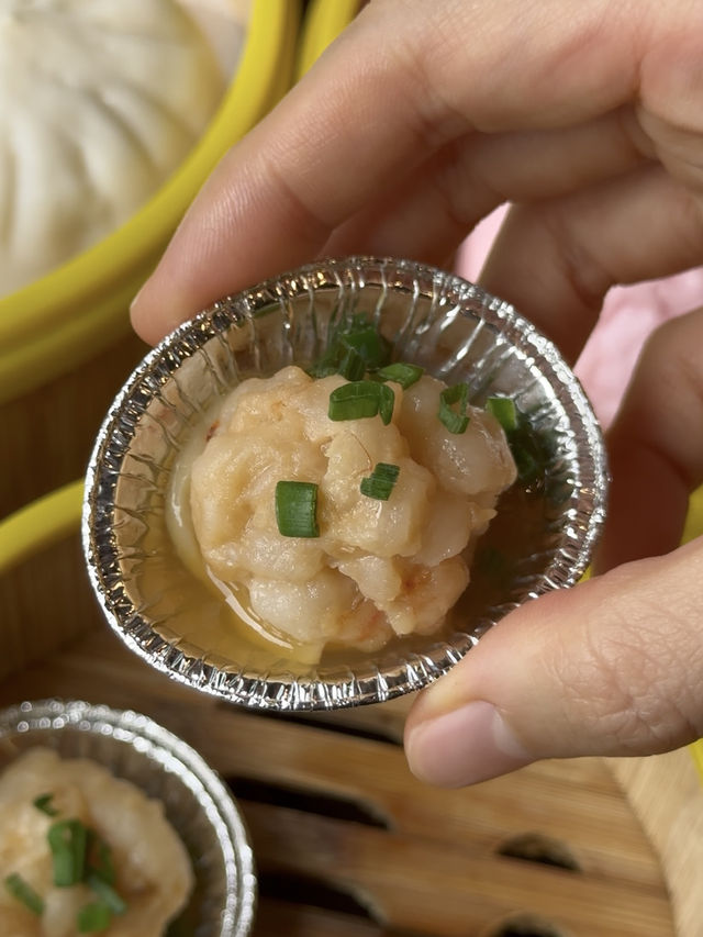 Pink Liu Sha Bao, Silky Rice Rolls & More at Tian Xin Lou near JB CIQ