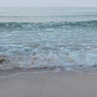 หาดทรายขาว หนึ่งในหาดที่สงบมากทรายขาวสมชื่อ