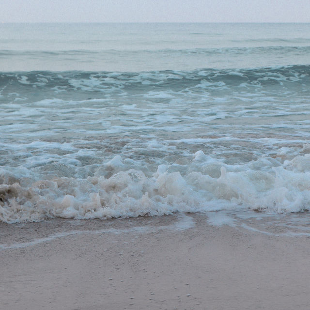 หาดทรายขาว หนึ่งในหาดที่สงบมากทรายขาวสมชื่อ