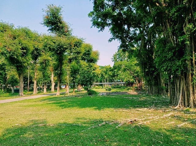 泰國曼谷市中心素坤逸區百年老體育場百年大學校區一日遊行程，體驗曼谷百年歷史底蘊，適合休閒打卡拍照📸