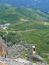 กระเช้าลับในเทือกเขา Dolomite Italy 