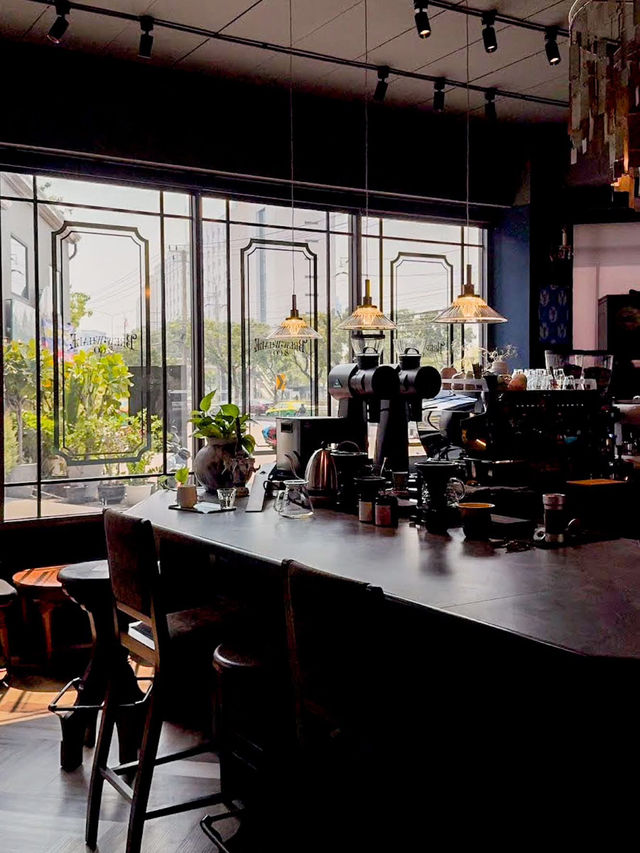 📍 Brew Whale BKK 🏡☕️🐳 