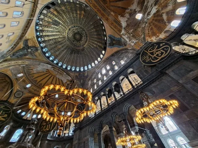 土耳其伊斯坦堡🇹🇷最著名地標：聖索菲亞大教堂