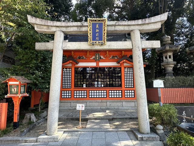 神聖與美麗的交融：探訪京都八坂神社的文化之旅