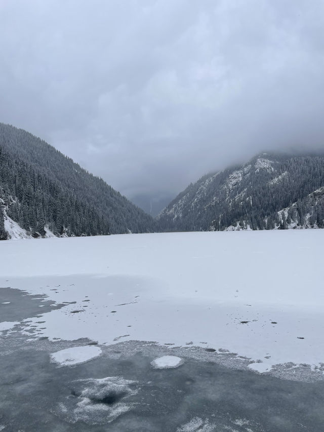 Hiking to Upper Kolsai Lake