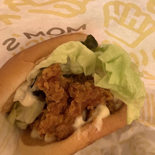 【🇰🇷Mom’s touch 弘大入口店】韓國當店炸雞連鎖店
