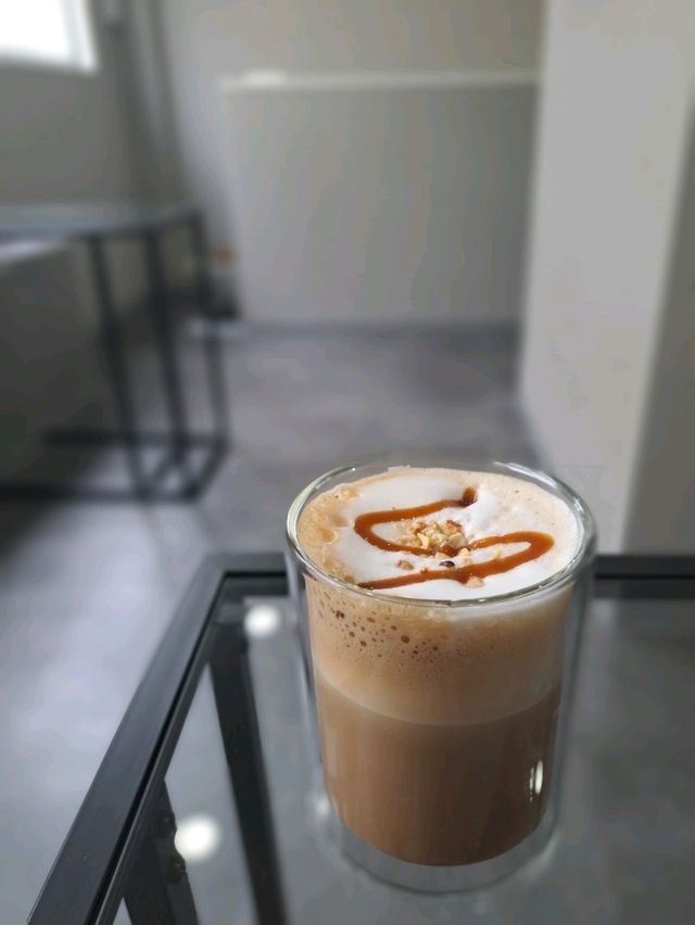 【神戸・三宮】高架下にある可愛いカフェテリア♪