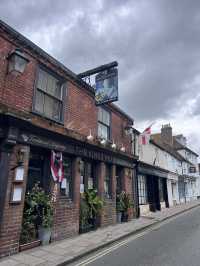 海辺の小さな町で、心がふっと軽くなる瞬間を味わったことがありますか？🇬🇧✈️🌏
