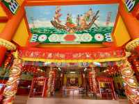 Peak Nam Toong Temple: Dragons, Dumplings & a Very Confused Pigeon" 🏯🐦