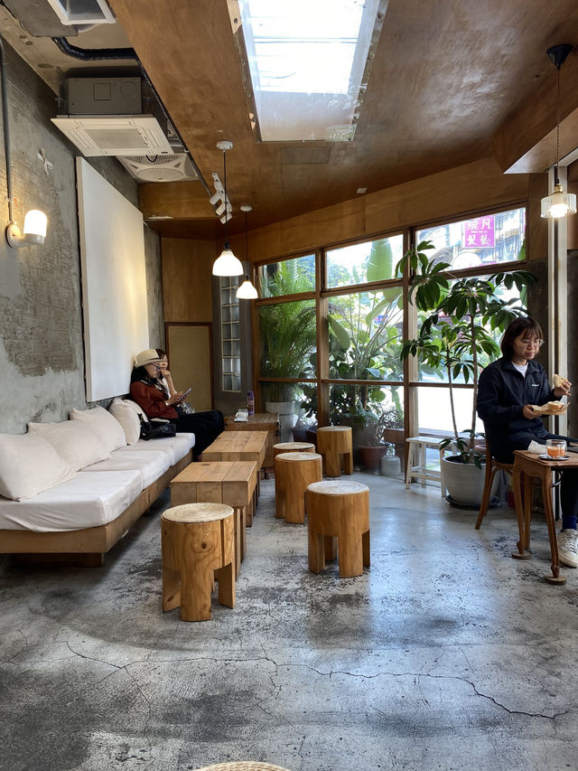 《annyoung cafe》一杯香蕉拿鐵，喚醒我對首爾街頭的思念