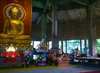 พาไหว้พระที่วัดพระธาตุ จังหวัดแม่สอด
