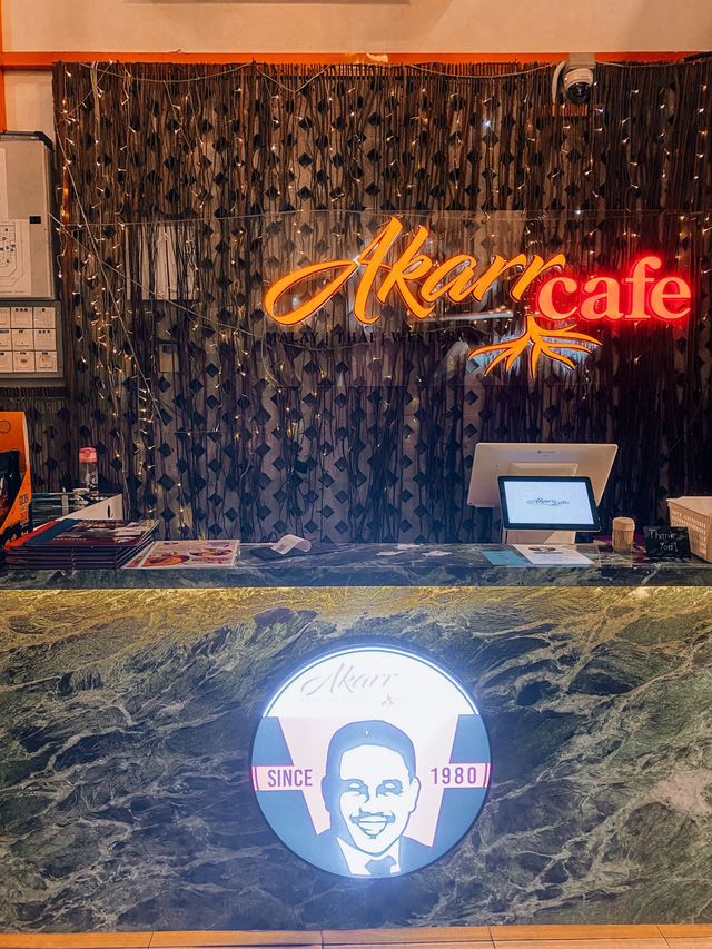 Best of both bites - Western & local 🍛