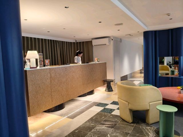 โรงแรมดี ราคาดี ต้องTHE GRASS SERVICED SUITES