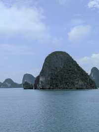 🇻🇳 Halong Bay – Part 2: Light, Stone, and Water — A Landscape That Changes You 🌊⛰